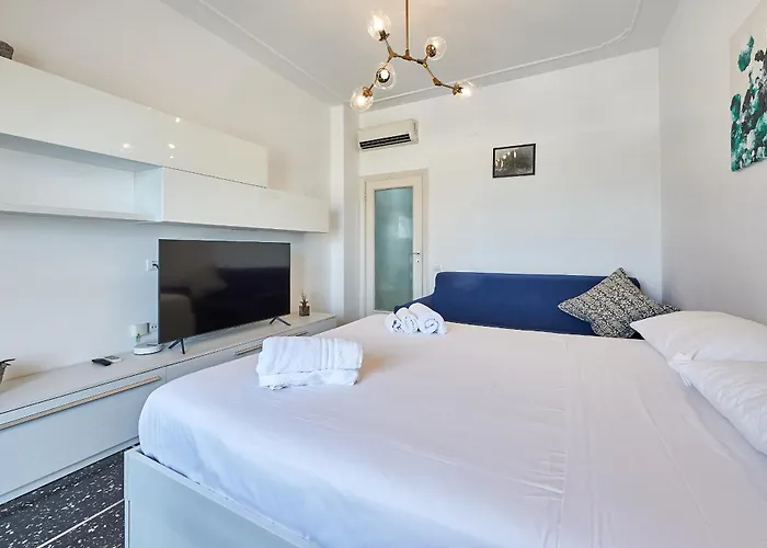 Modern Comfort Steps From Tiburtina Station Rom