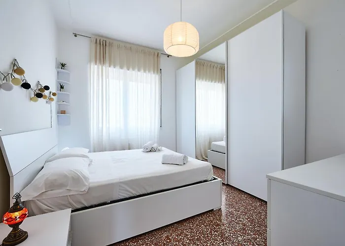 Modern Comfort Steps From Tiburtina Station * Rom