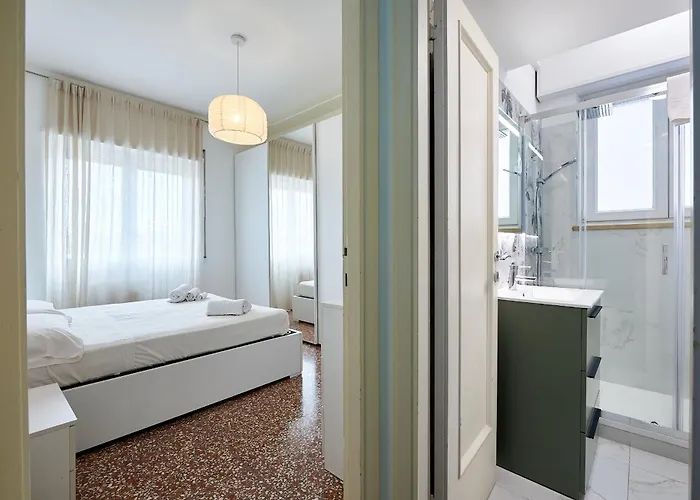 Modern Comfort Steps From Tiburtina Station Apartment Rom