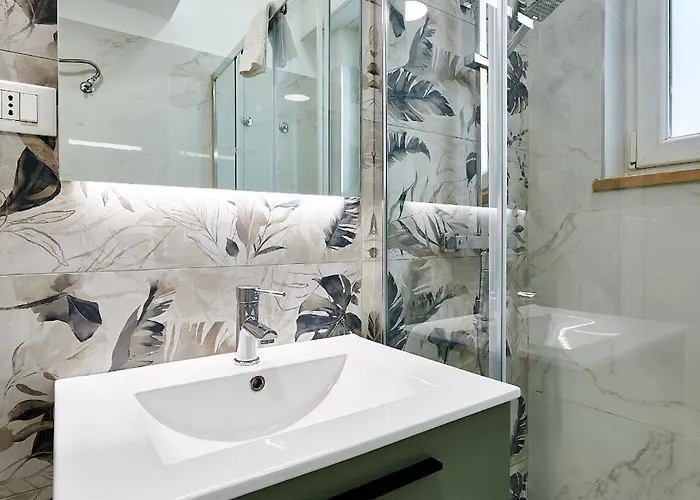 Modern Comfort Steps From Tiburtina Station Apartment *
